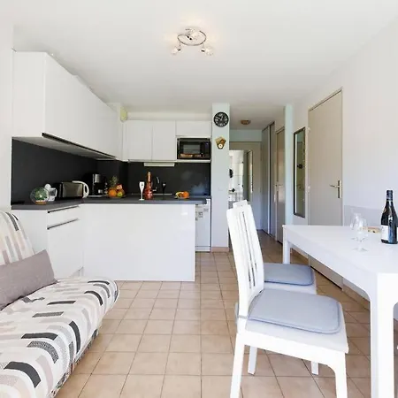 Palme D'or Yourhosthelper *