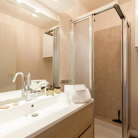 Palme D'or Yourhosthelper * Mandelieu